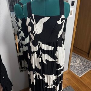 Black and White Nine West Floral Maxi Dress